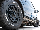 足元には新品ＦＬＥＸネクサストレイルＮＴ－１　１６インチアルミホイール＆ＴＯＹＯオープンカントリーＲＴを装着！