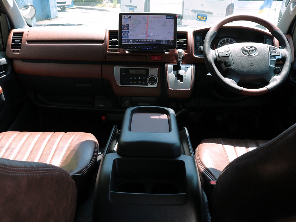 登録済み未使用車　ハイエースＶ　スーパーＧＬ　アースカラーパッケージ「ベージュ」　２8００ｃｃ　ディーゼル　２ＷＤ　両側パワースライドドア付き　走行３３ｋｍ！　全て新品パーツでカスタムしました！