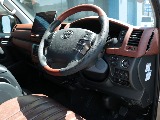 ＦＬＥＸ茶木目インテリアパネルセット付きで車内を明るい雰囲気に仕上げました♪両側パワースライドドアも完備しております♪
