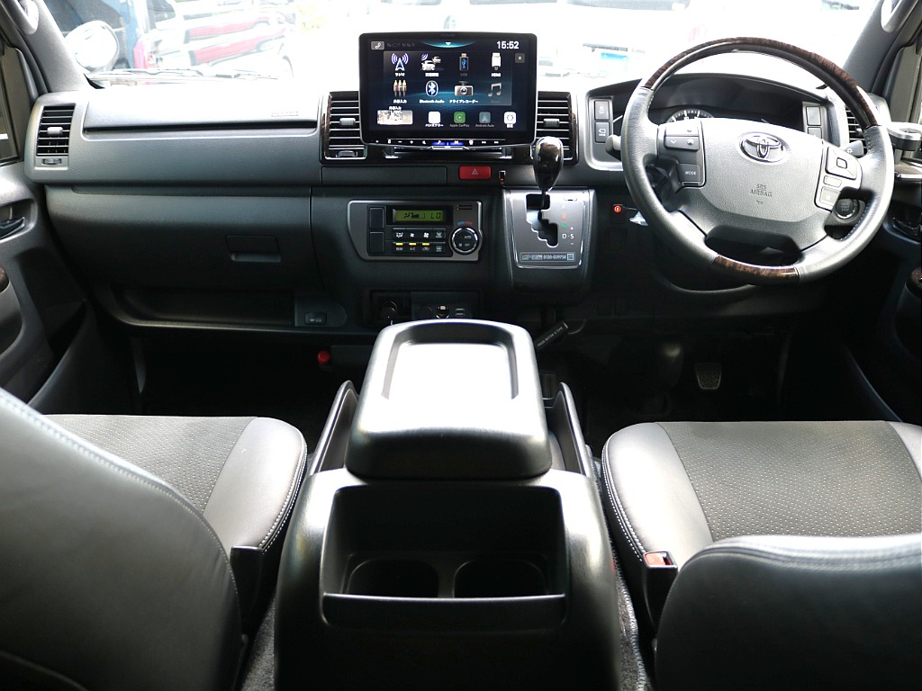 令和４年式　７型　ハイエースバン　スーパーＧＬ　ダークプライムⅡ　５人乗り　２０００ｃｃ　ガソリン　２ＷＤ　走行１５，６７０ｋｍ　スライドドア小窓付き