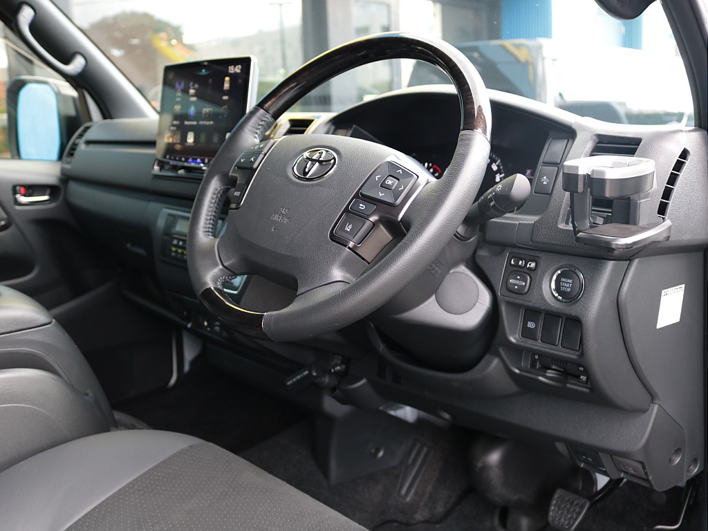 ダークプライム専用装備のステアリング！内外装程度良好な１台！現車を確認できない方にもオススメです！！
