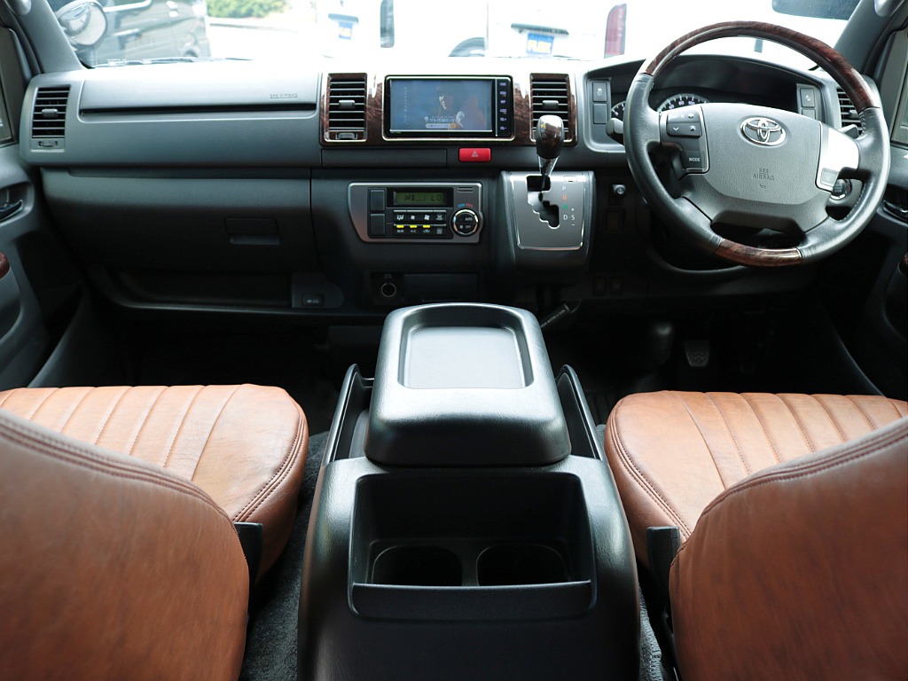 令和１年式　ハイエースＶ　スーパーＧＬ　特別仕様車「ダークプライムⅡ」　２８００ｃｃ　ディーゼル　２ＷＤ　スライドドア小窓付き　走行22,200km