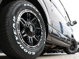 足元には新品ＦＬＥＸデルフ０４　１６インチアルミホイール＆グッドイヤーナスカータイヤの組み合わせ！