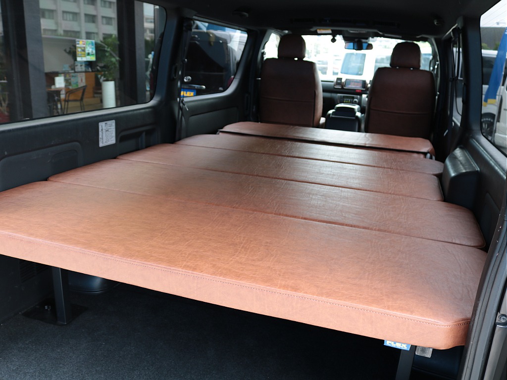 ＦＬＥＸベッドキット付き！大人でも楽に横になれます！車中泊もできちゃいますね♪使い方が広がる人気のカスタムです！