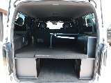 新品でＦＬＥＸＲＯＯＭベッドキットを装着しました！ハイエースバンの広大な車内を多目的に利用可能にしてくれるベッドキットです♪