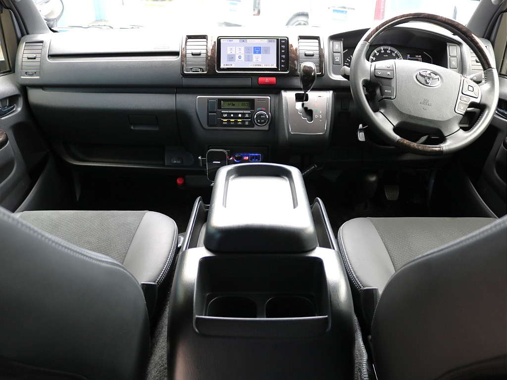 令和５年式　ハイエースＶ　スーパーＧＬ　特別仕様車「ダークプライムⅡ」　２０００ｃｃ　ガソリン　２ＷＤ　スライドドア小窓付き　走行２０,４００km