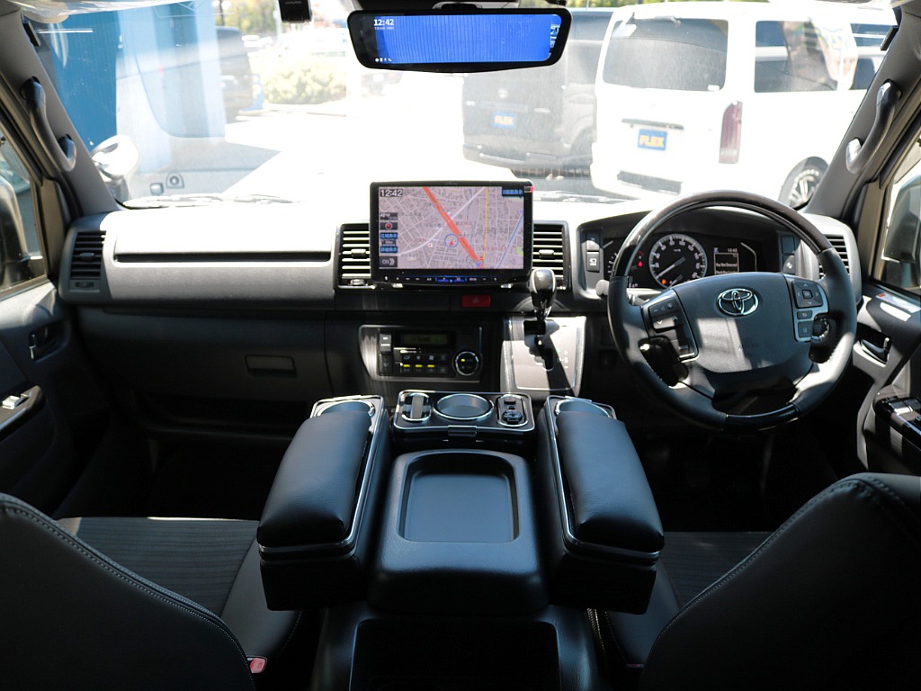 令和７年式　ハイエースＶ　スーパーＧＬ　特別仕様車「ダークプライムＳ」　２８００ｃｃ　ディーゼル　４ＷＤ　走行走行1,870kmのワンオーナー車！