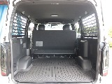 ハイエースならではの広大なラゲッジスペース！ベッドキットの取付もオススメです！ＩＰＦサイドストレージパネル！カーゴマットも完備！