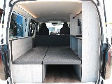 温かみのある木材が、車内にまるでカフェのような心地よさを演出します♪普段使いからアウトドアシーンまで自由な使い方が広がる１台です！