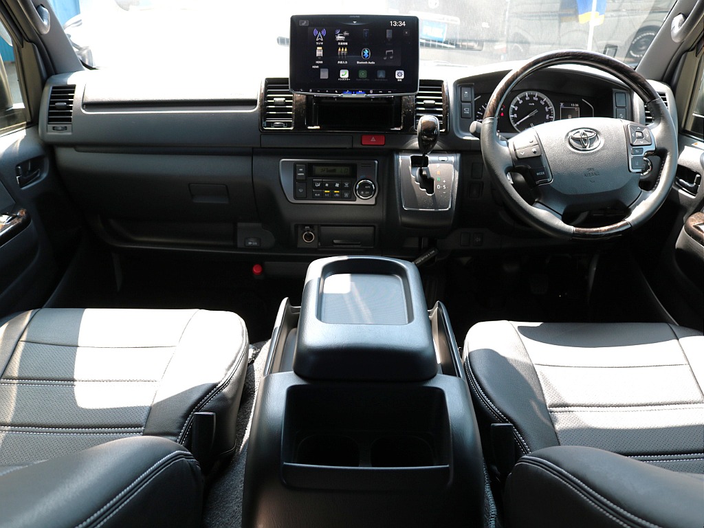 令和６年式　７型　ハイエースバン　スーパーＧＬ　ダークプライムⅡ　５人乗り　２８００ｃｃ　ディーゼル　２ＷＤ　走行１４，８７０ｋｍ　スライドドア小窓付き　寒冷地仕様