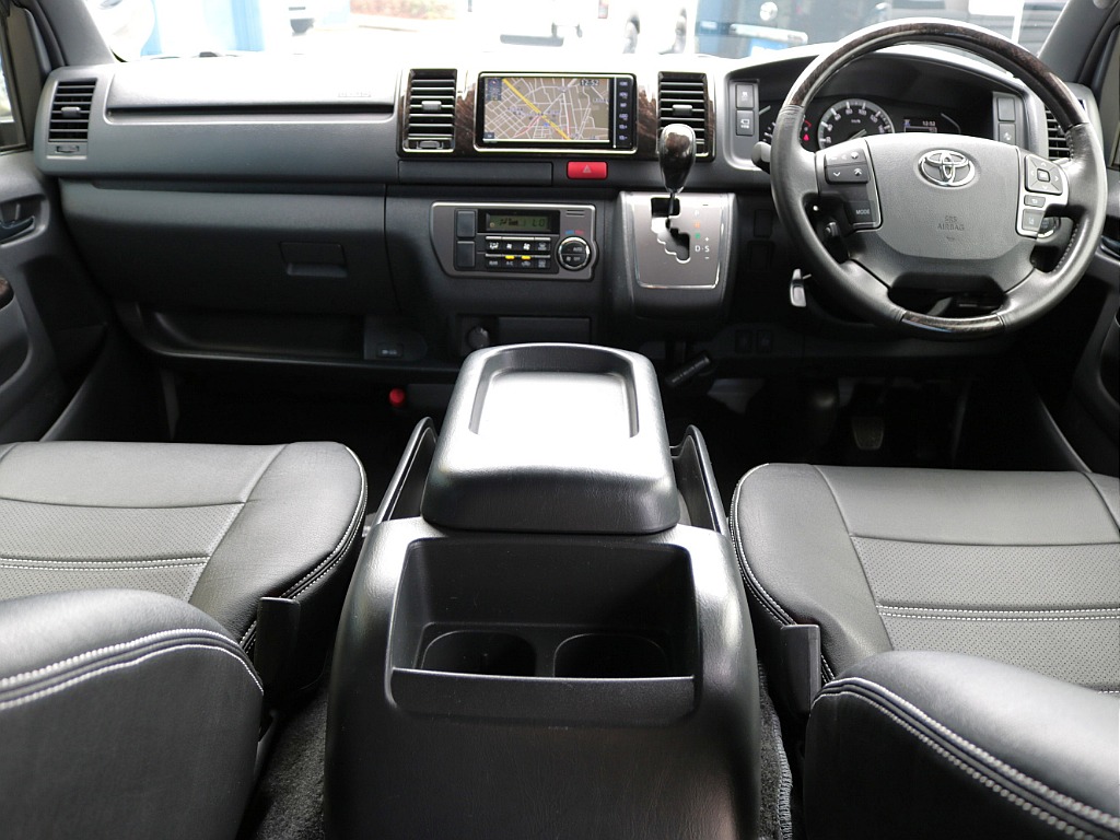 令和５年式　７型　ハイエースバン　スーパーＧＬ　ダークプライムⅡ　５人乗り　２８００ｃｃ　ディーゼル　２ＷＤ　走行５３，２５０ｋｍ　両側パワースライドドア付き