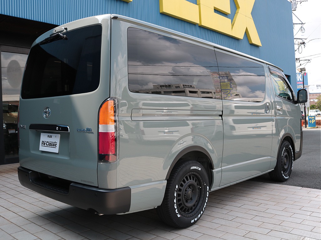 登録済み未使用車　ハイエースＶ　スーパーＧＬ　アースカラーパッケージ「カーキ」　２０００ｃｃ　ガソリン２ＷＤ　両側パワースライドドア付き　走行２０ｋｍ！新品パーツでカスタムしました！