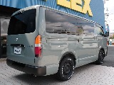 登録済み未使用車　ハイエースＶ　スーパーＧＬ　アースカラーパッケージ「カーキ」　２０００ｃｃ　ガソリン２ＷＤ　両側パワースライドドア付き　走行２０ｋｍ！新品パーツでカスタムしました！