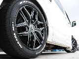 足元はＦＬＥＸオリジナルデルフゼロワン１８インチアルミホイール＆ヨコハマパラダタイヤのセットの組み合わせ！