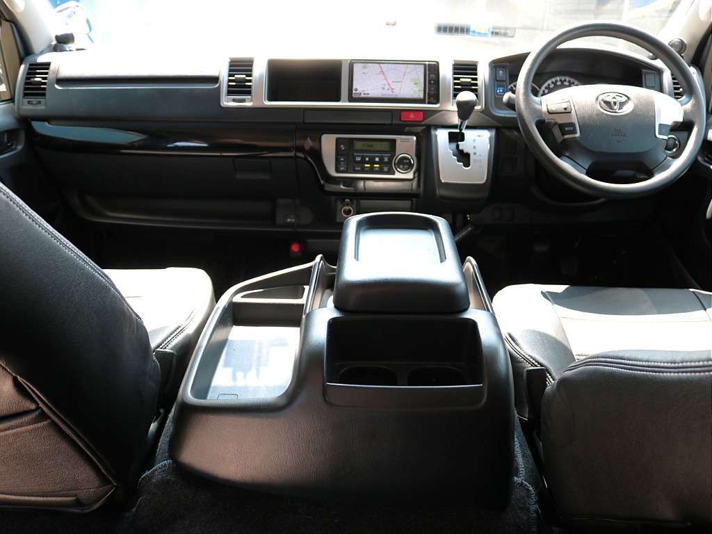 令和１年式　５型　ハイエースワゴン　ＧＬ　１０人乗り　２７００ｃｃ　ガソリン　２ＷＤ　走行４４，８００ｋｍ　新品内外装ＦＬＥＸカスタム！