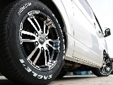 足元には新品のＦＬＥＸデルフ０２　１７インチアルミホイール＆グッドイヤーナスカータイヤを装着！