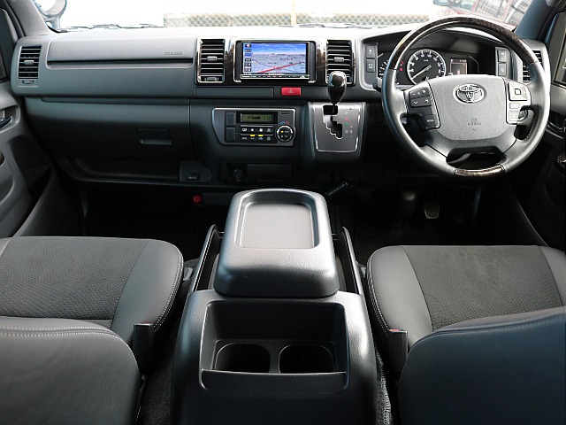 令和６年式　ハイエースＶ　スーパーＧＬ　特別仕様車「ダークプライムⅡ」　２８００ｃｃ　ディーゼル　２ＷＤ　スライドドア小窓付き　走行２２，５５０ｋｍ