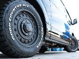 足元にはＤＥＥＮコロラド１６インチアルミホイール＆ＴＯＹＯオープンカントリーＲＴの組み合わせ！！