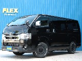 令和６年式の程度良好な１台をカスタム！ダークプライムⅡ！ディーゼル２WD！両側パワースライドドア付き！新品ルームベッドキット＆カスタム♪より多目的にハイエースを活用したい方へオススメです！