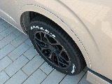 ローダウンルックにも効果的なＦＬＥＸオーバーフェンダーも装着済み！