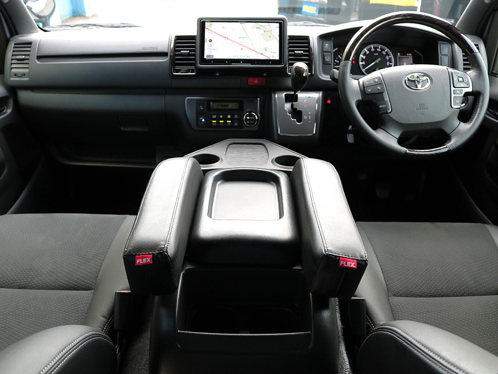 令和２年式　ハイエースＶ　スーパーＧＬ　特別仕様車「ダークプライムⅡ」　２８００ｃｃ　ディーゼル　４ＷＤ　スライドドア小窓付き　走行４３，９００ｋｍ