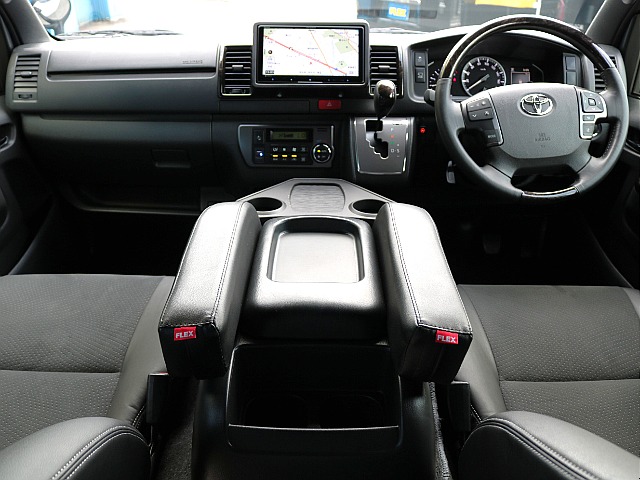 令和２年式　ハイエースＶ　スーパーＧＬ　特別仕様車「ダークプライムⅡ」　２８００ｃｃ　ディーゼル　４ＷＤ　スライドドア小窓付き　走行４３，９００ｋｍ