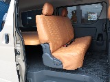 クラシックな生地が車内を温かみのある雰囲気に仕上げます♪