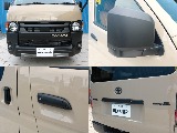 各部マットブラック塗装を施しました！ハイエースの純正ヘッドライトは角張った形状ですが、丸目のヘッドライトを入れると表情は一変します♪優しい顔つきになり、キャンプやアウトドアシーンにもとても馴染みます！
