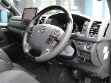 特別装備　マホガニー調黒木目コンビハンドル！各所黒木目マホガニー調加飾＆ダークシルバー加飾！両側パワースライドドアも完備しております！