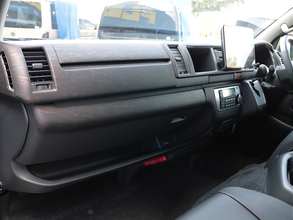 艶消しマホガニー黒木目インテリアパネルセット付きで高級感が出ますね♪