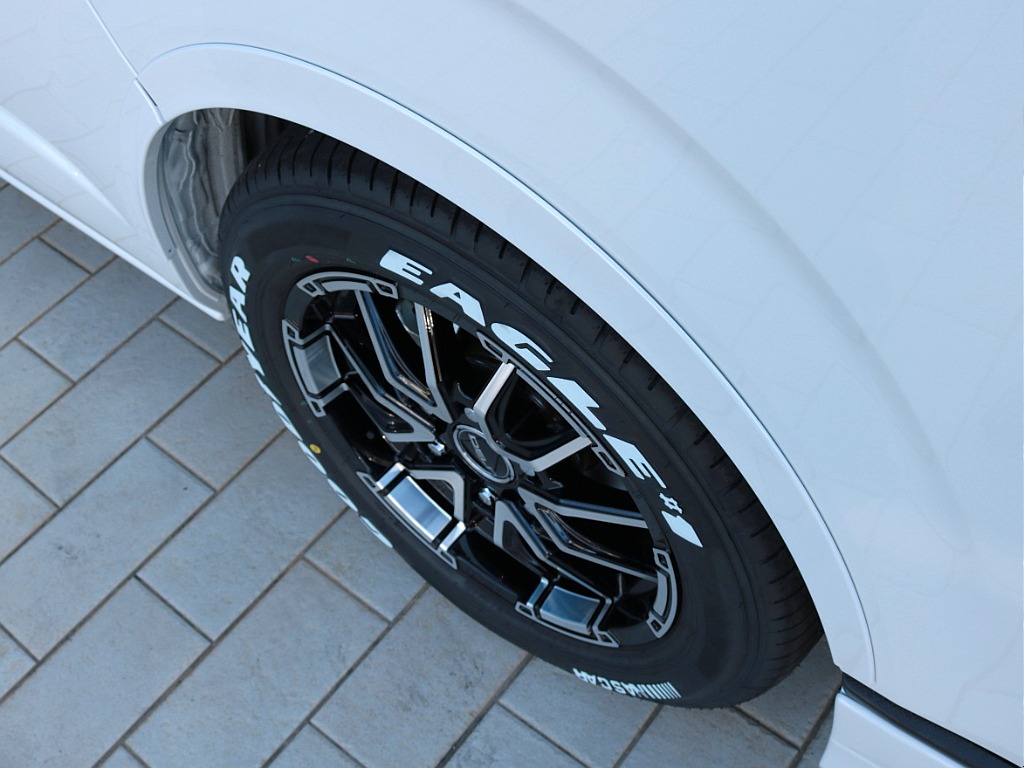 ダウンルックにも効果的な新品ＦＬＥＸオーバーフェンダーでよりスタイリッシュに仕上がりに！