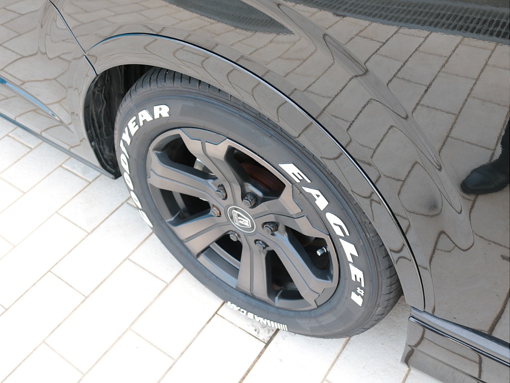 ダウンルックにも効果的なＦＬＥＸオーバーフェンダーも付いております！