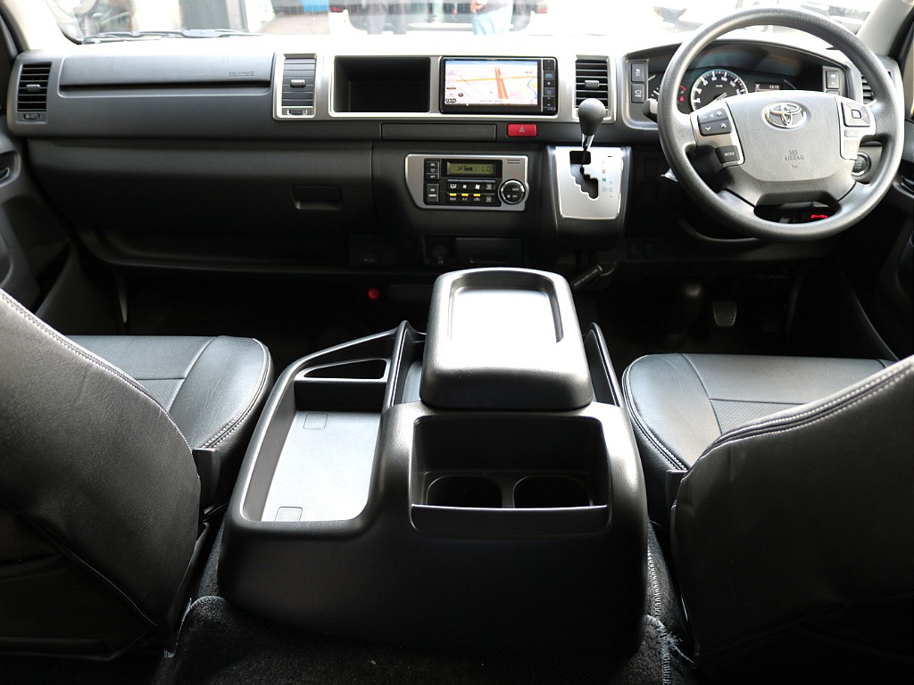 令和４年式　７型　ハイエースワゴン　ＧＬ　１０人乗り　２７００ｃｃ　ガソリン　２ＷＤ　走行２２，８００ｋｍ　ＦＬＥＸ新品カスタム仕上げ