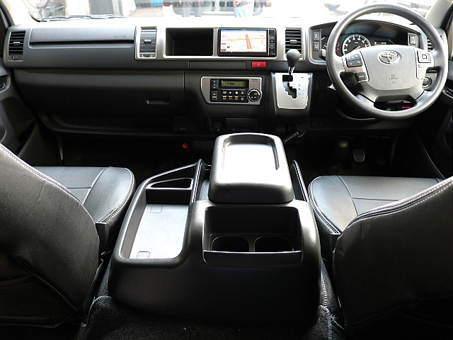 令和４年式　７型　ハイエースワゴン　ＧＬ　１０人乗り　２７００ｃｃ　ガソリン　２ＷＤ　走行２２，８００ｋｍ　ＦＬＥＸ新品カスタム仕上げ