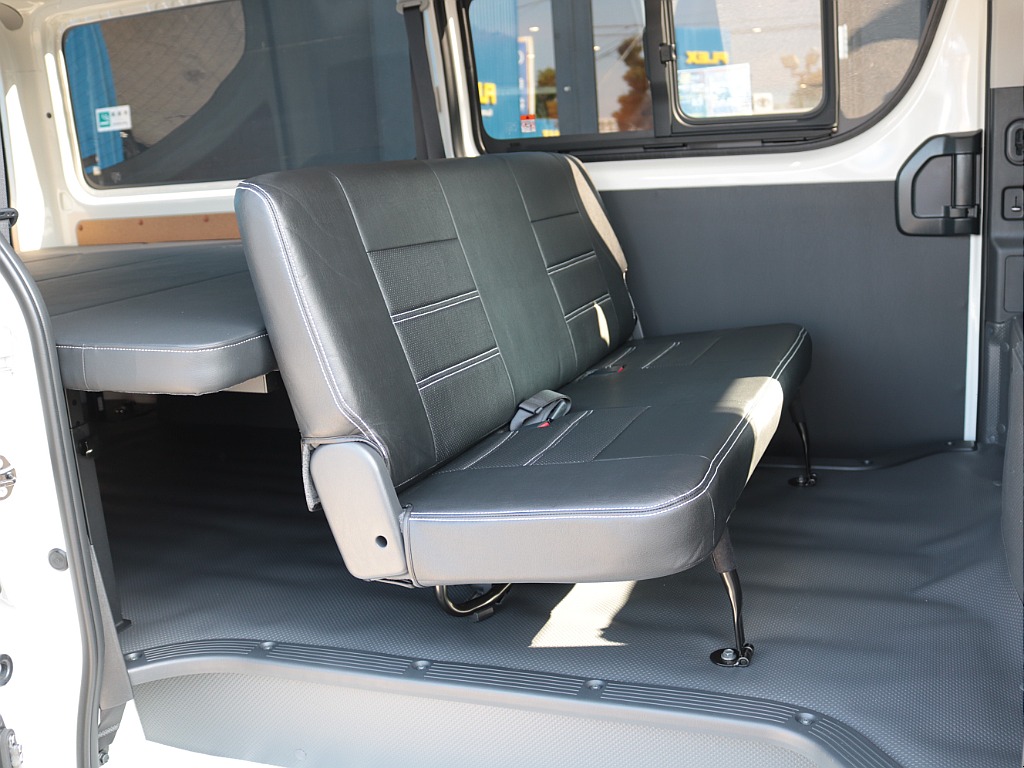 リアシートもシートカバー付きです♪