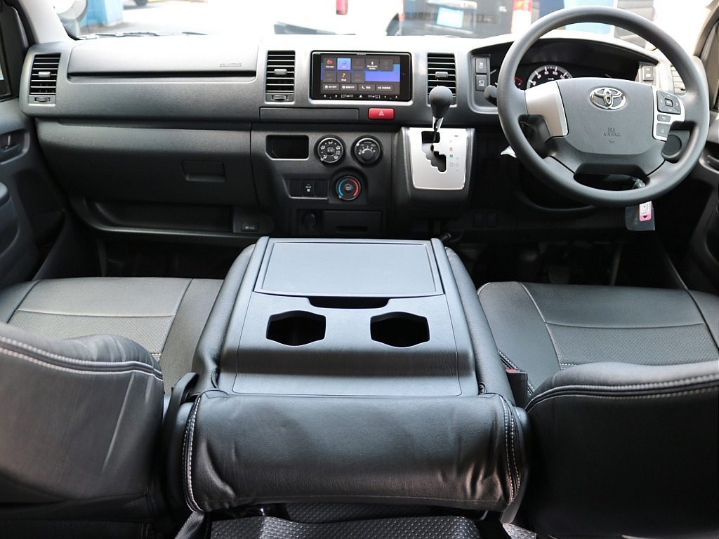 新車　ハイエースＶ　ＤＸ　２８００ｃｃ　ディーゼル　４ＷＤ