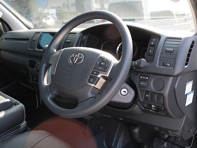 両側スライド+バックドアイージークローザー・LEDヘッドランプ・助手席エアバッグなど純正オプションもしっかり完備!