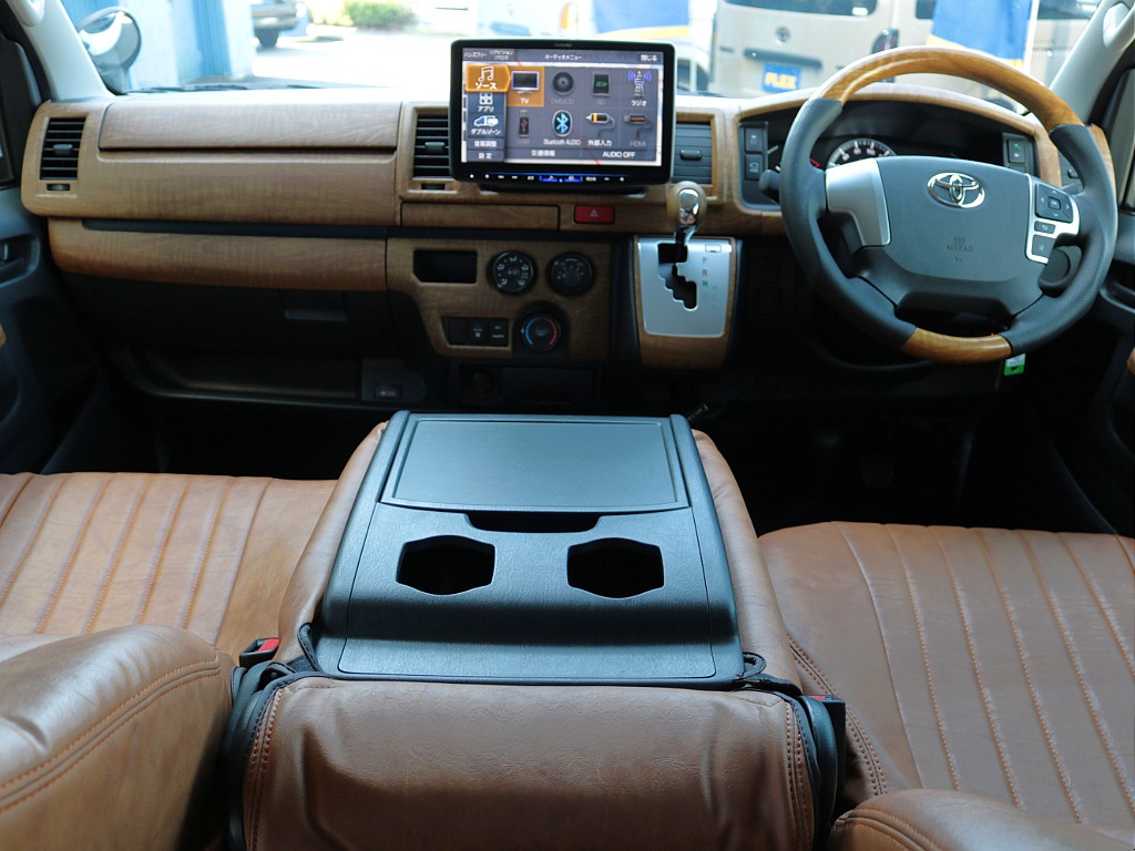 令和７年式　ハイエースＶ　ＤＸ　２０００ｃｃ　ナロー　ガソリン　２ＷＤ　走行たったの2,620ｋｍ！　豪華増備の１台です！