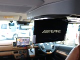 フロントはアルパイン１１インチフローティングナビ！後席用もアルパイン１２．８インチ大型フリップダウンモニター付きの豪華装備♪長時間のドライブもこれで退屈しませんね♪
