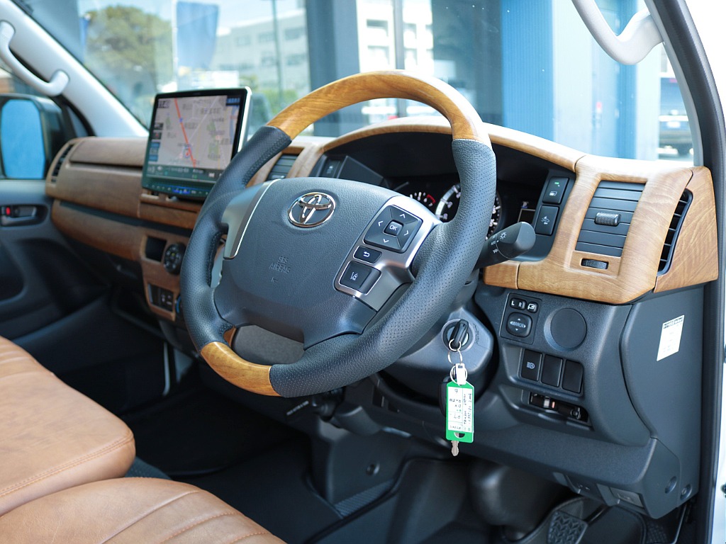 両側スライド＋バックドアイージークローザー・ＬＥＤヘッドランプ・助手席エアバッグなど純正オプションもしっかり完備！