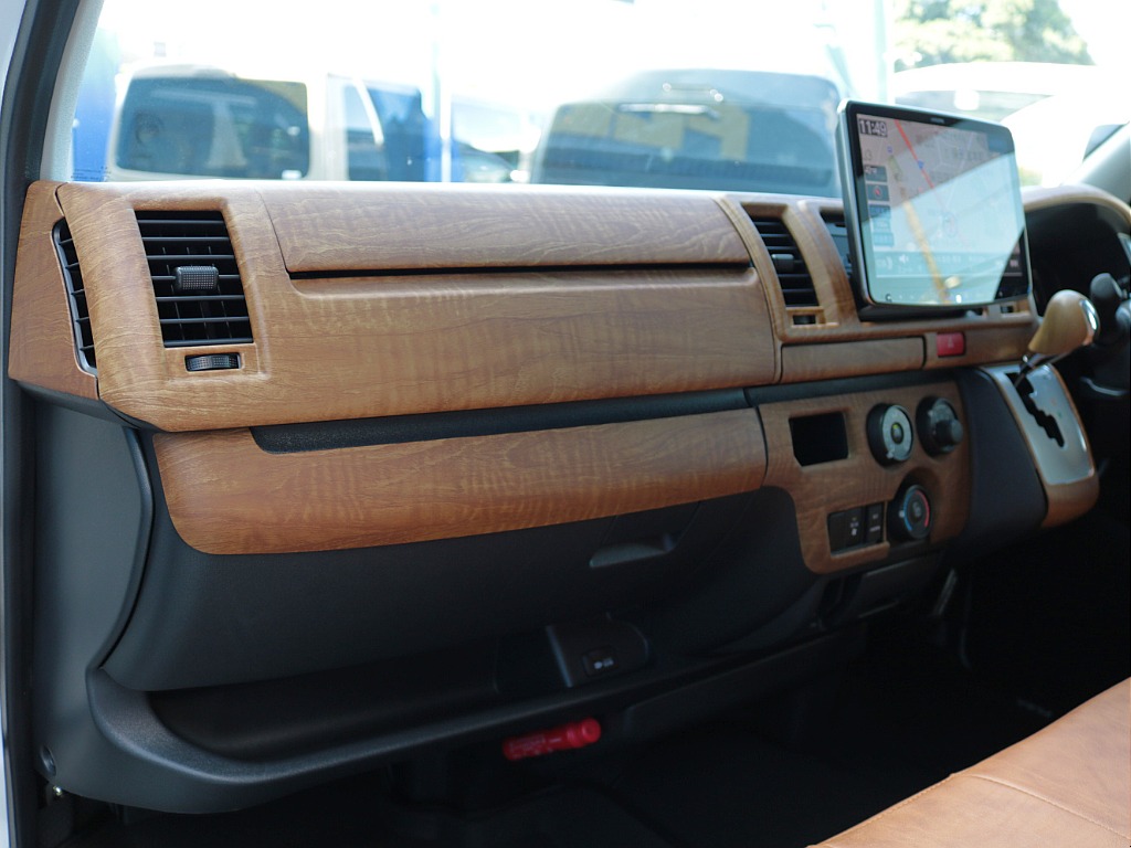 インテリアパネルセット付で車内の雰囲気も明るくなります♪