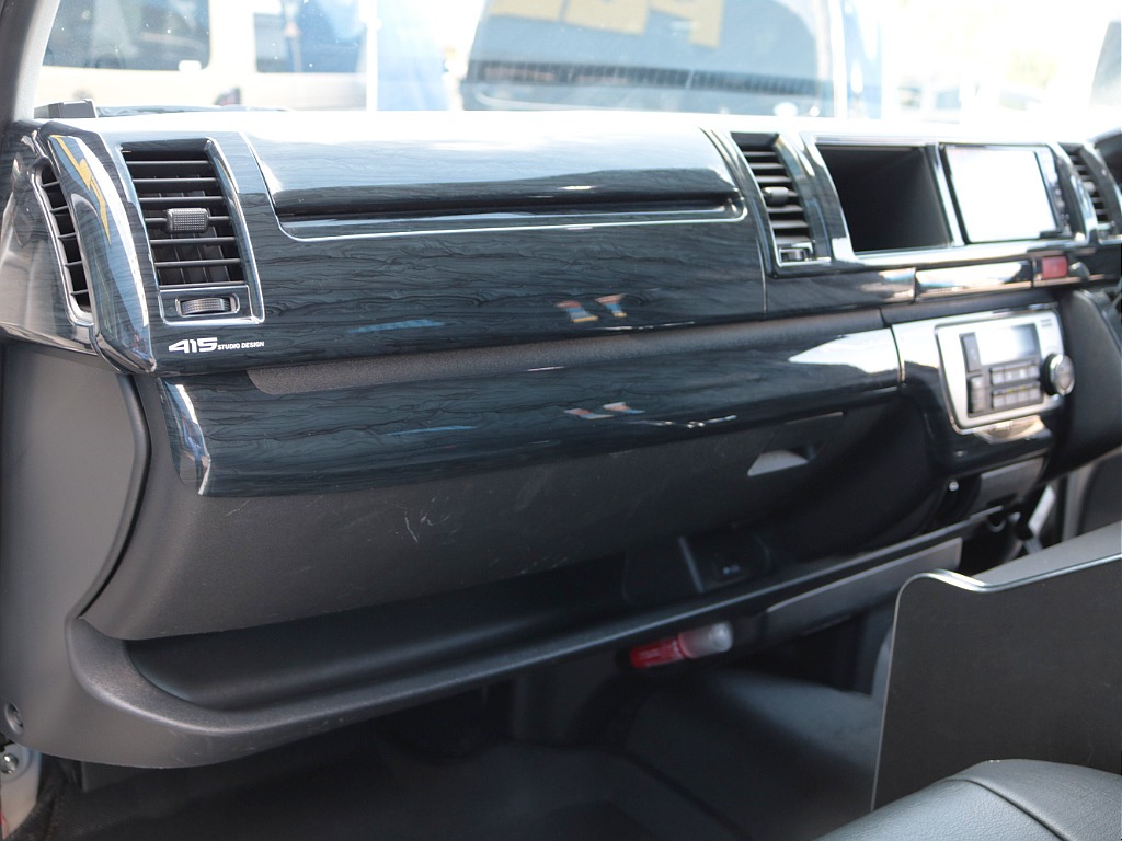 黒木目インテリアパネルセット付きで高級感が出ますね♪