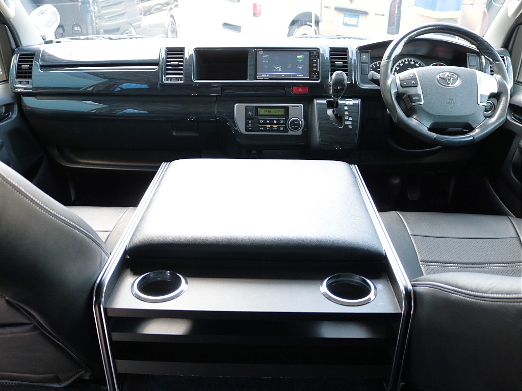 令和２年式　ハイエースワゴン　ＧＬ　１０人乗り　２７００ｃｃ　ガソリン　２ＷＤ　走行６０，７５０ｋｍ　ＦＬＥＸ新品カスタム仕上げ　ＦＬＥＸシートアレンジＶｅｒ２