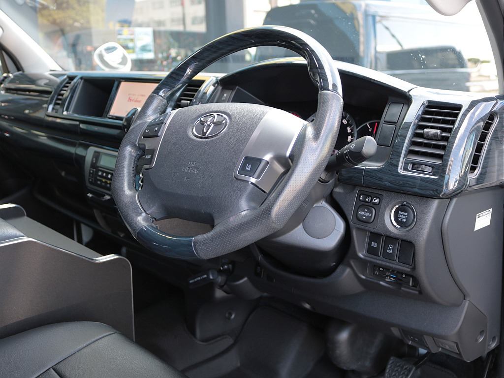 プッシュスタート＆スマートキー！パワースライドドアも完備！黒木目インテリアパネル付きの豪華装備！！