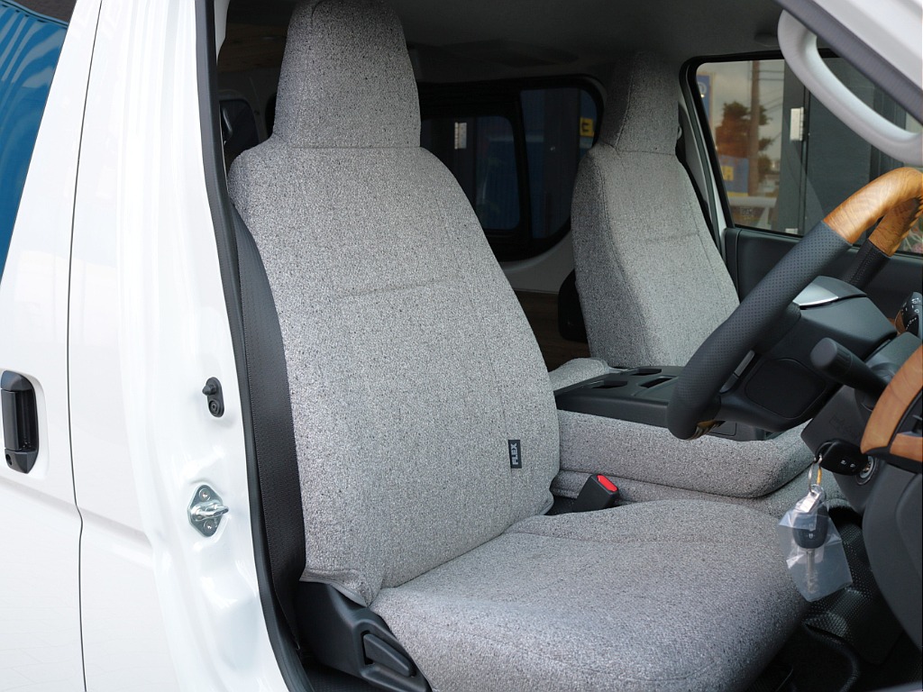 フロントはWood Village専用シートカバーを装着！