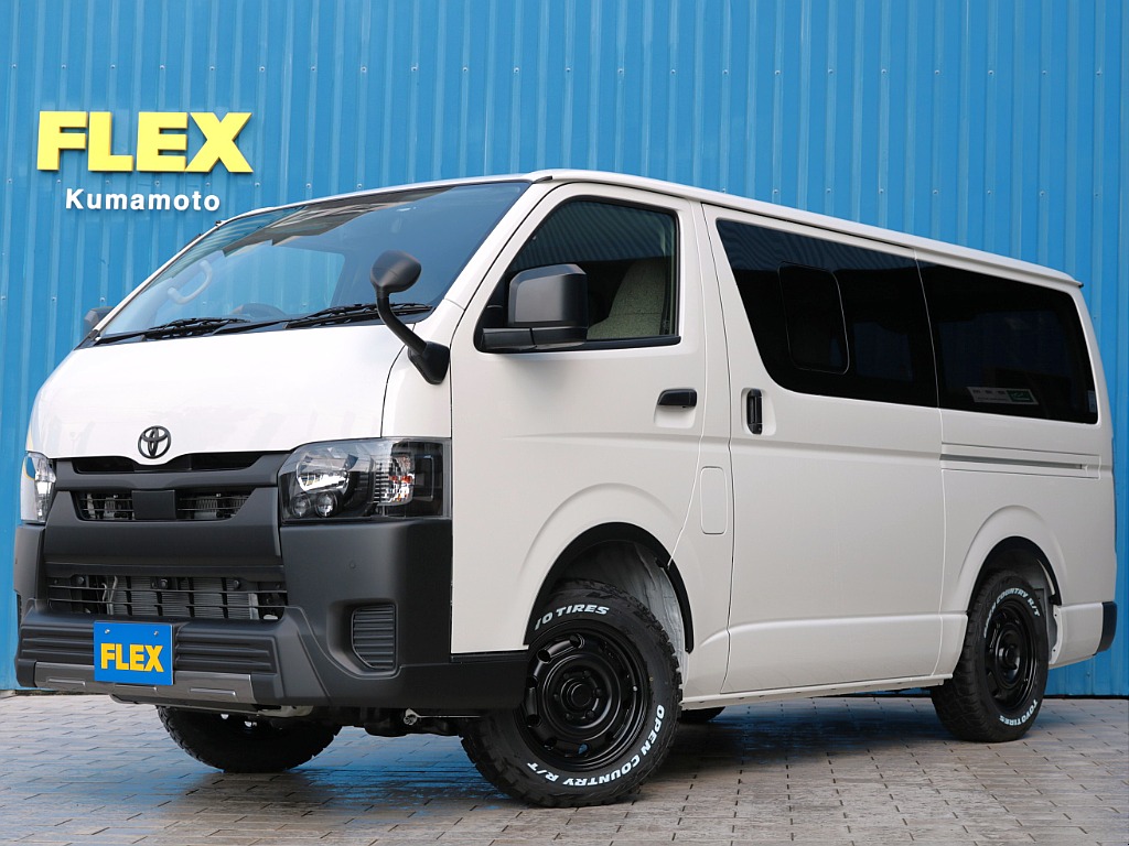 街中でもアウトドアでもあらゆるシチュエーションで活躍するコンパクトなキャンピングカー「Wood Village」ウッドヴィレッジ登場！！ハイエース標準ボディＤＸ５ドアのディーゼル４ＷＤベースです！