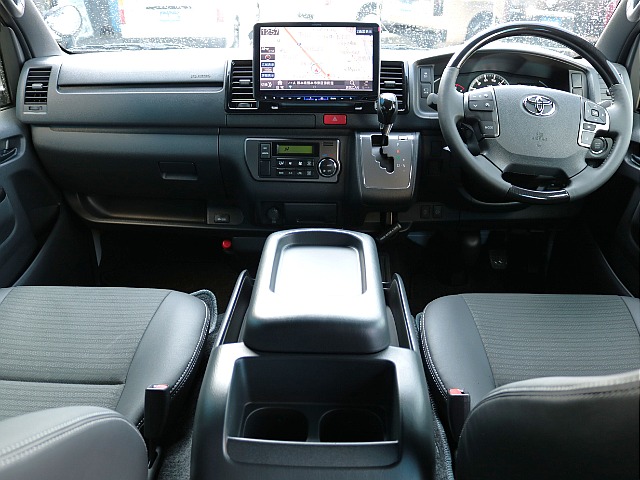 登録済み未使用車！　ハイエースＶ　スーパーＧＬ　特別仕様車「ダークプライムＳ」　２８００ｃｃ　ディーゼル　２ＷＤ　ＦＬＥＸパーツで仕上げました！