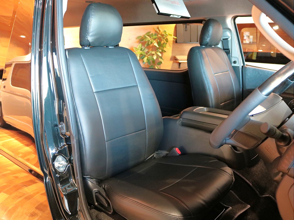 ブラックレザー調シートカバー！シートカバー付きでお手入れも楽になりますよ♪