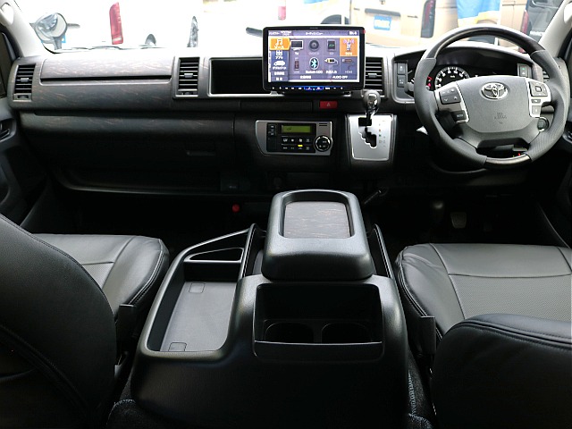 新車　ハイエースＷ　ＧＬ　１０人乗り　２７００ｃｃ　ガソリン　２ＷＤ　ＦＬＥＸブラックエディションカスタム　ゼロワゴンベッドキット装着！