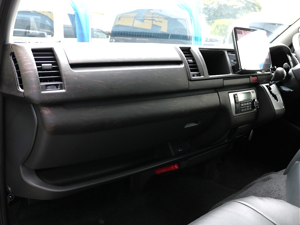 艶消しマホガニー黒木目インテリアパネルセット付きで高級感が出ますね♪